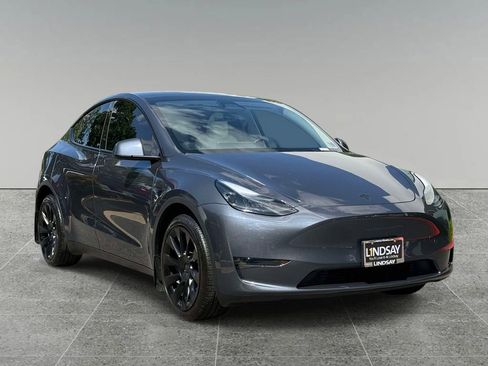 Used 2024 Tesla Model Y Long Range AWD/4WD image 9