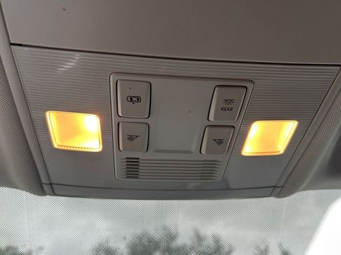 Used 2022 Volkswagen Taos SE image 39