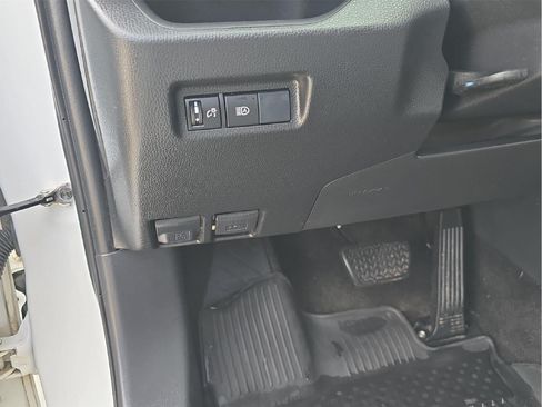 Used 2019 Toyota RAV4 XLE w/ Protection Package AWD/4WD image 10