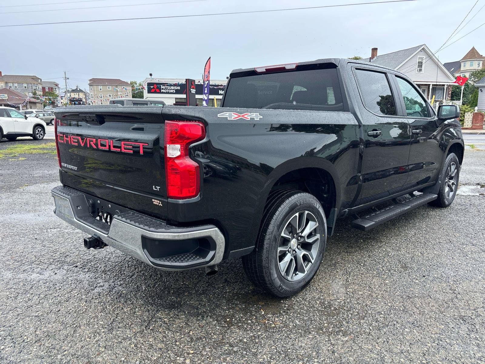 Used 2023 Chevrolet Silverado 1500 LT AWD/4WD image 5