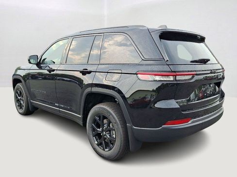 New 2026 Jeep Grand Cherokee Altitude AWD/4WD image 4