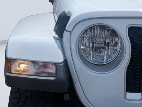 Used 2023 Jeep Wrangler Unlimited Sahara AWD/4WD image 9