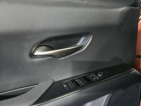 Used 2025 Lexus UX 300h FWD image 13