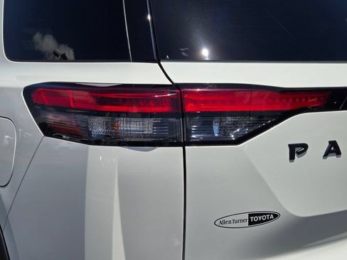 Used 2023 Nissan Pathfinder Rock Creek AWD/4WD image 9
