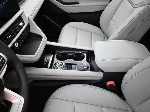 Used 2025 Ford Explorer Active w/ Active Comfort Package image 24