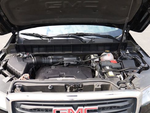 Used 2018 GMC Acadia SLE w/ LPO, Black Accent Package image 42