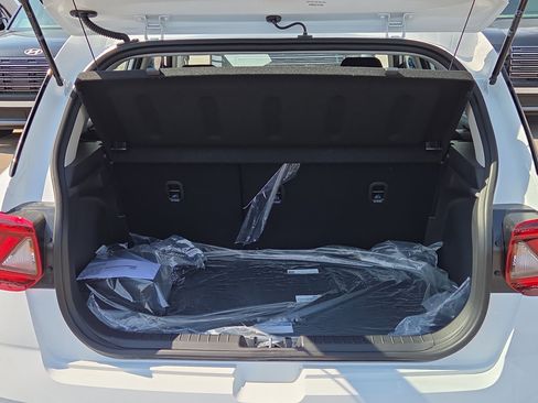 New 2026 Hyundai Venue SE FWD image 4