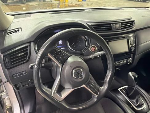 Used 2018 Nissan Rogue SV w/ Premium Package AWD/4WD image 9
