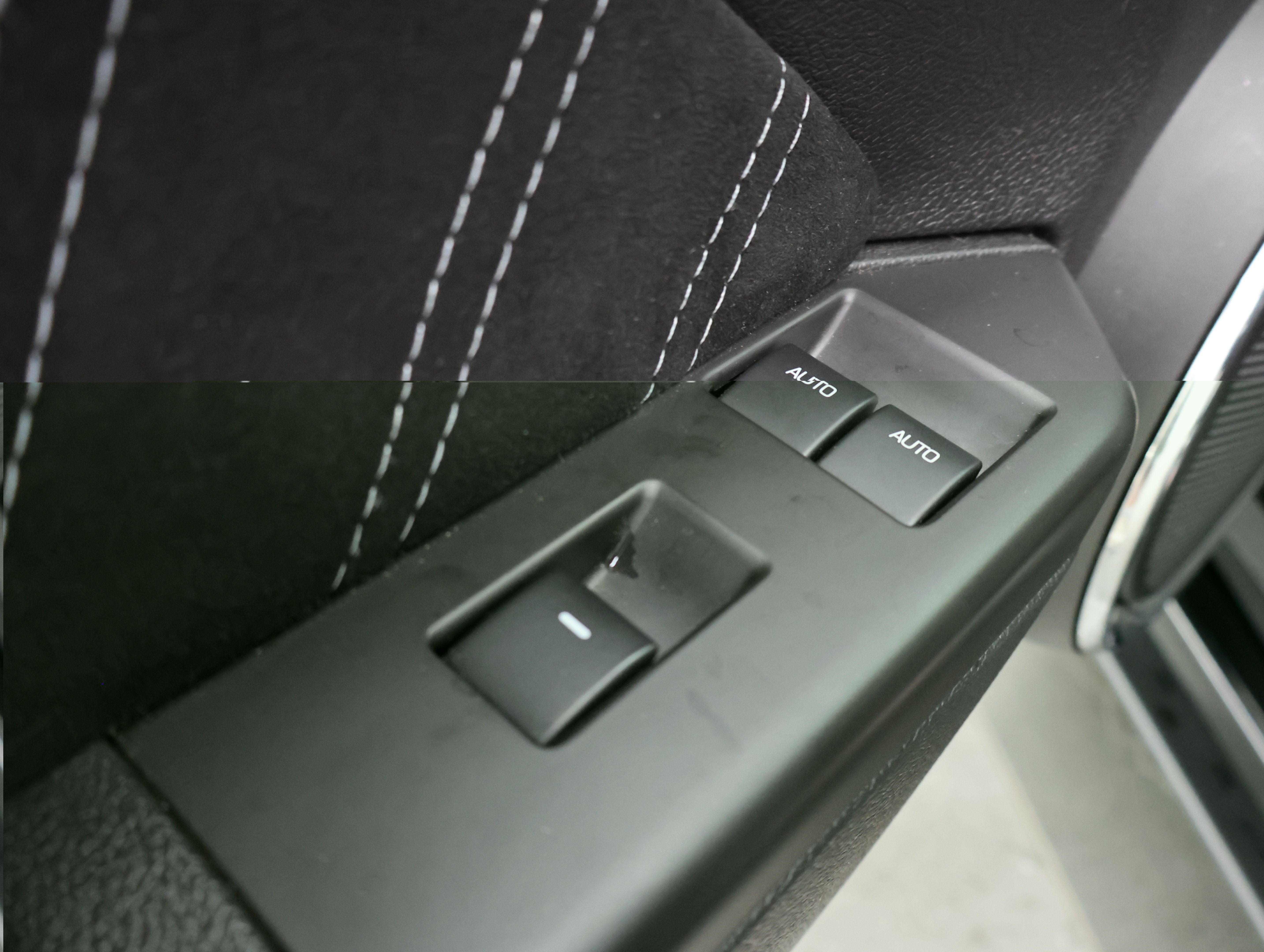 Used 2013 Ford Mustang GT Premium RWD image 41