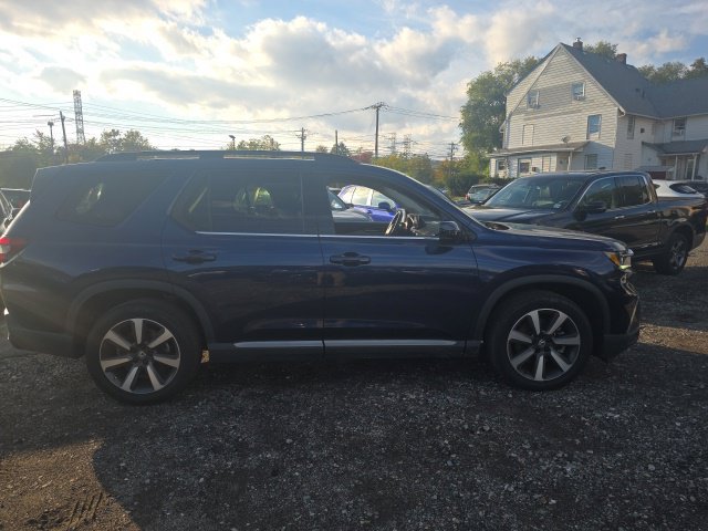 Used 2024 Honda Pilot Touring image 3