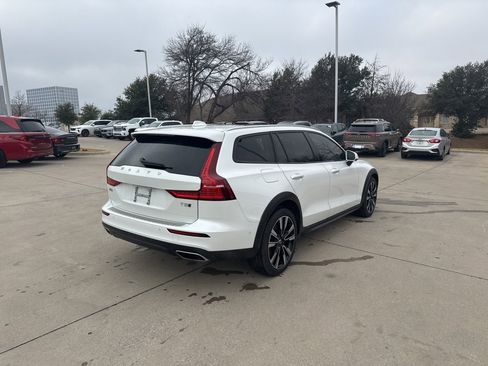 Used 2022 Volvo V60 T5 Cross Country w/ Advanced Package image 5