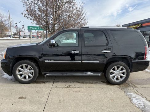 Used 2010 GMC Yukon Denali image 8