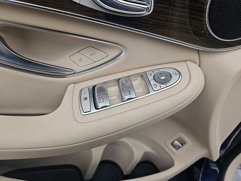 Used 2019 Mercedes-Benz GLC 300 4MATIC image 12