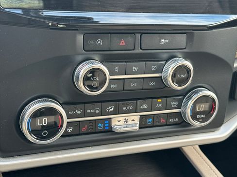 Used 2024 Ford Expedition Limited image 29