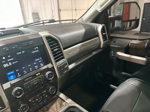 Used 2019 Ford F250 Lariat w/ Lariat Ultimate Package AWD/4WD image 25