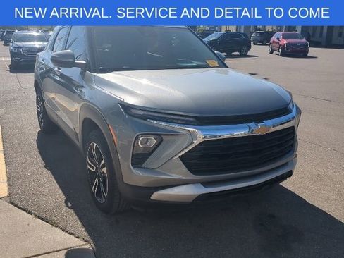 Used 2024 Chevrolet TrailBlazer LT w/ Driver Confidence Package AWD/4WD image 9