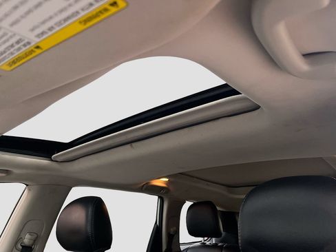 Used 2020 Nissan Pathfinder Platinum FWD image 22