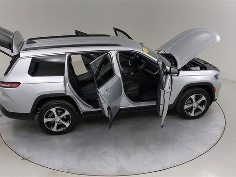 Used 2025 Jeep Grand Cherokee L Limited image 50