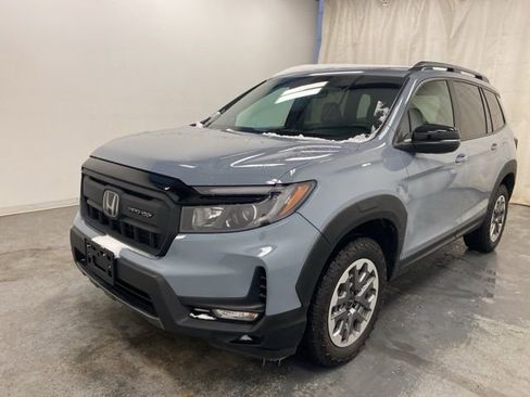 Certified 2025 Honda Passport TrailSport image 3