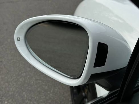 Used 2018 Porsche Macan w/ Premium Package Plus image 16