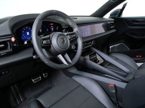 New 2026 Porsche Macan Turbo Electric AWD/4WD image 4