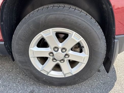 Used 2016 GMC Acadia SLE AWD/4WD image 27