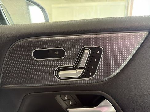 Used 2021 Mercedes-Benz GLB 250 GLB 250 image 21