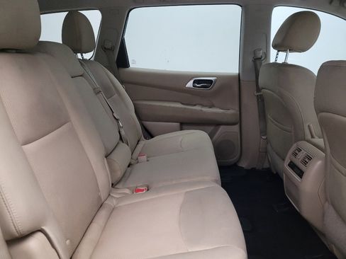 Used 2017 Nissan Pathfinder S image 19