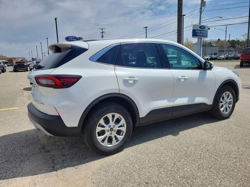Used 2023 Ford Escape Active w/ Tech Pack #2 AWD/4WD image 3