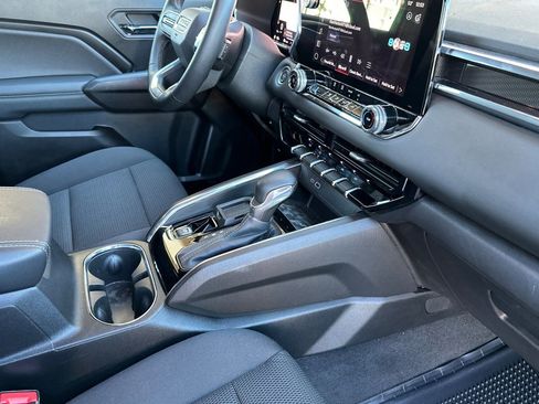 Certified 2025 GMC Canyon Elevation image 15