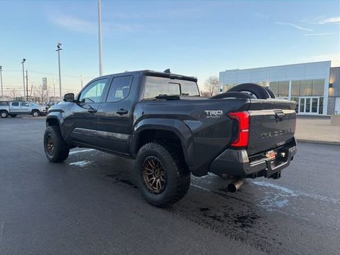 Used 2025 Toyota Tacoma TRD Sport w/ TRD Sport Premium Package image 5