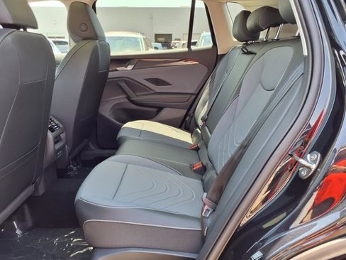 New 2025 Volkswagen Tiguan SE image 16