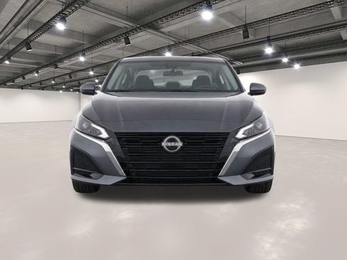 Used 2024 Nissan Altima 2.5 SV FWD image 5
