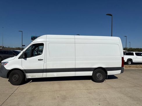 Used 2023 Mercedes-Benz Sprinter 2500 image 3