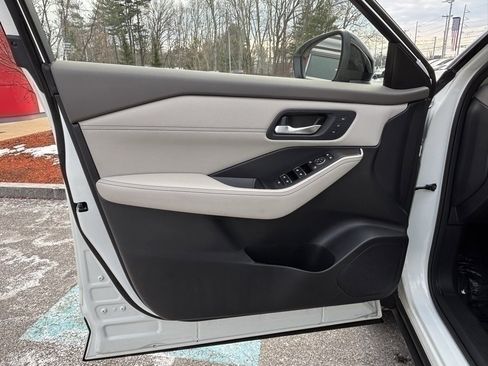 Used 2023 Nissan Rogue SL w/ SL Premium Package image 9