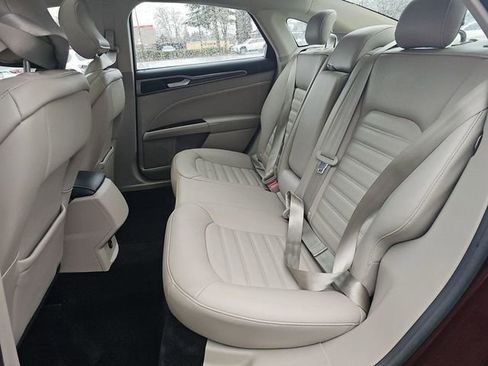 Used 2017 Ford Fusion SE image 10