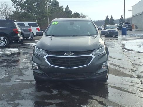 Used 2019 Chevrolet Equinox LT w/ Driver Convenience Package image 2