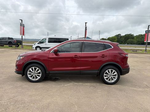 Used 2020 Nissan Rogue Sport SV FWD image 2