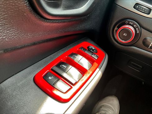 Used 2019 Jeep Cherokee Latitude w/ Cold Weather Group image 34