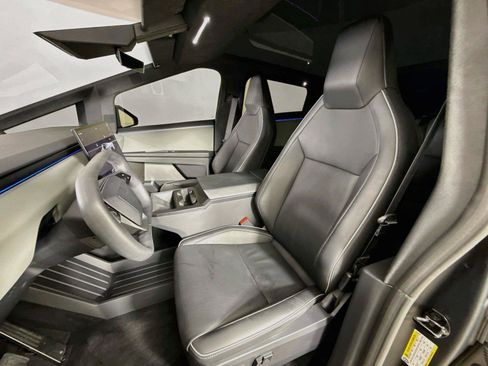 Used 2025 Tesla Cybertruck AWD Crew Cab image 9