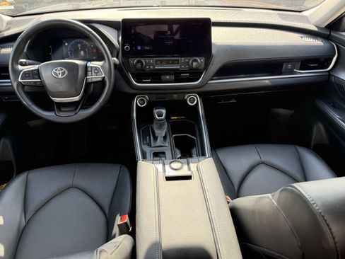 Used 2025 Toyota Grand Highlander AWD image 13