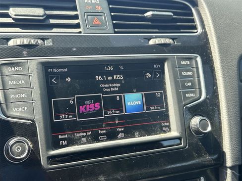 Used 2017 Volkswagen GTI SE FWD image 25