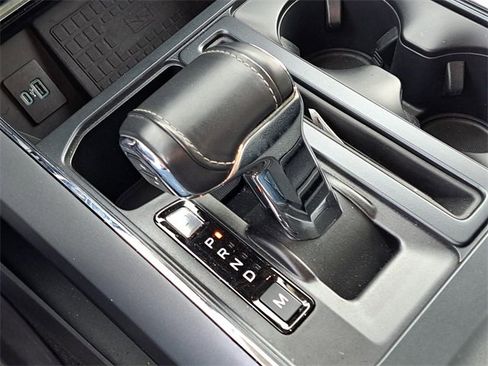 Used 2022 Ford F150 Lariat w/ Equipment Group 502A High image 19