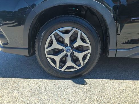 Used 2023 Subaru Forester Premium AWD/4WD image 32