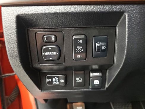 Used 2018 Toyota Tundra Limited w/ Limited Premium Package AWD/4WD image 17
