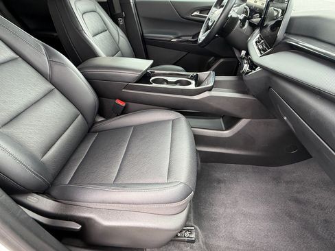 Used 2025 Chevrolet Equinox LT w/ Convenience Package II FWD image 10
