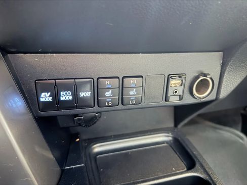 Used 2017 Toyota RAV4 Limited AWD/4WD image 18
