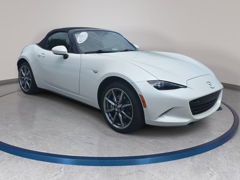 Used 2023 MAZDA MX-5 Miata Grand Touring RWD image 3