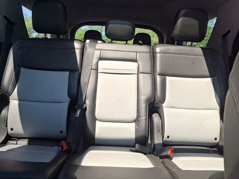 Used 2022 Ford Explorer XLT w/ Equipment Group 202A AWD/4WD image 22