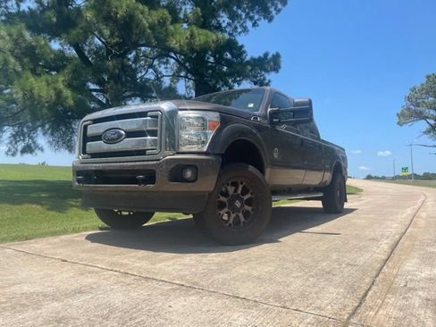 Used 2015 Ford F250 Lariat w/ Lariat Interior Package AWD/4WD image 2